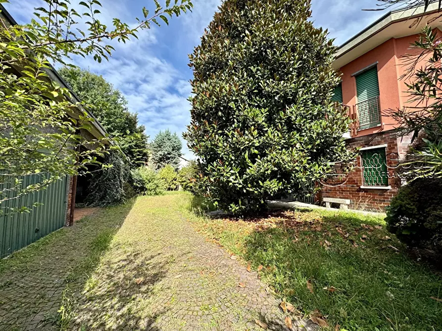 Immagine 39 di Villa in vendita  in Via Fratelli Bandiera a Nerviano