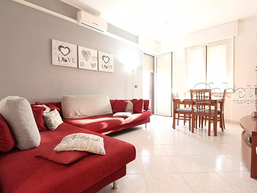 Immagine 2 di Trilocale in vendita  in Via Guglielmo Marconi a Pogliano Milanese