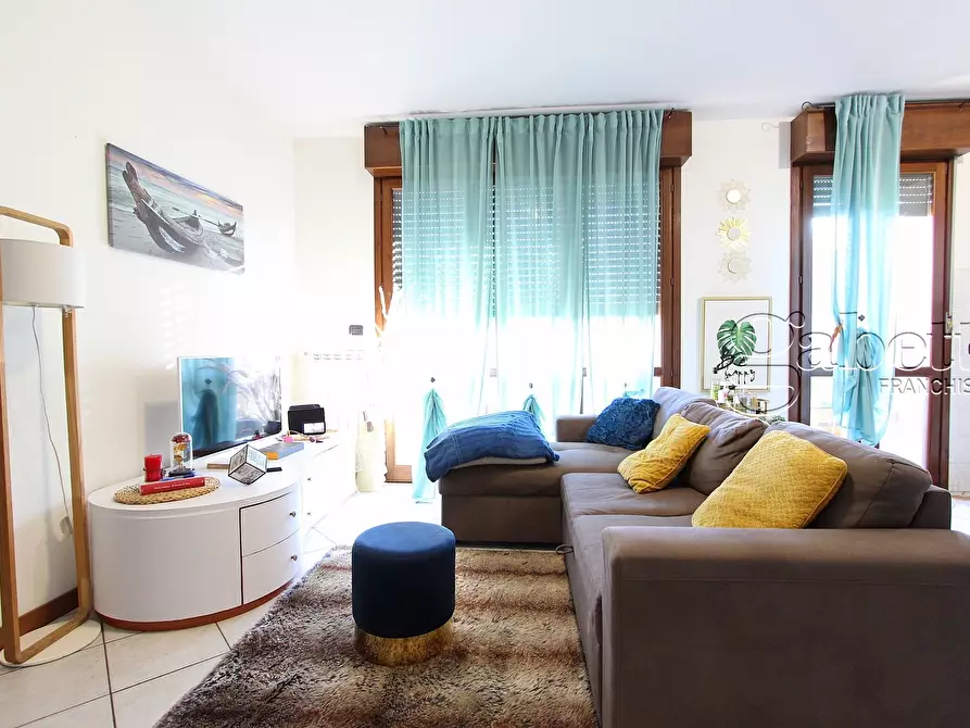 Immagine 10 di Trilocale in vendita  in giacomo leopardi a Lainate