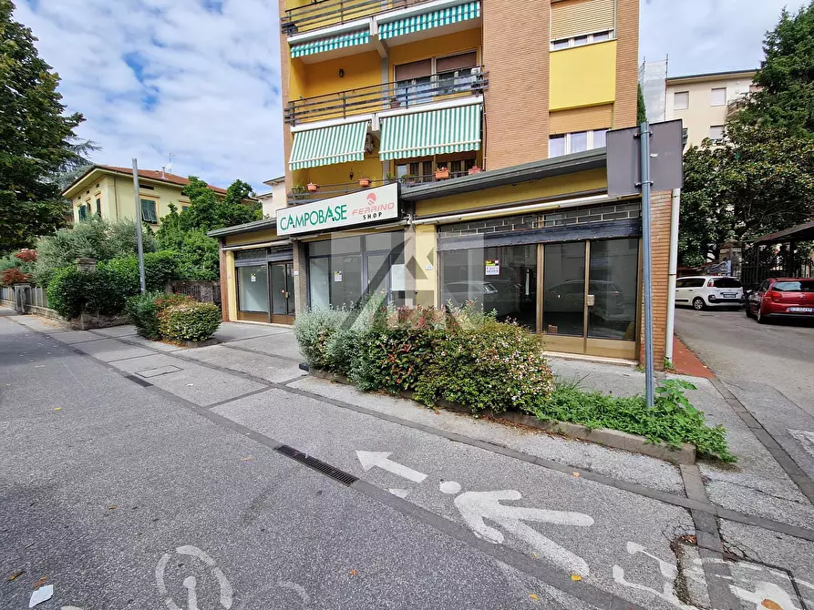 Immagine 11 di Locale commerciale in vendita  in Via Sant'Anna a Lucca