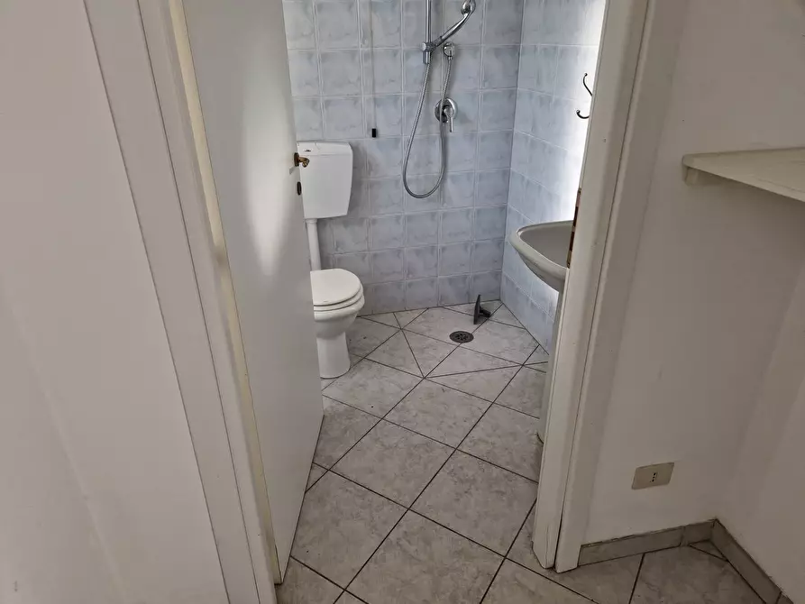 Immagine 6 di Capannone industriale in affitto  in Via Pesciatina a Lucca