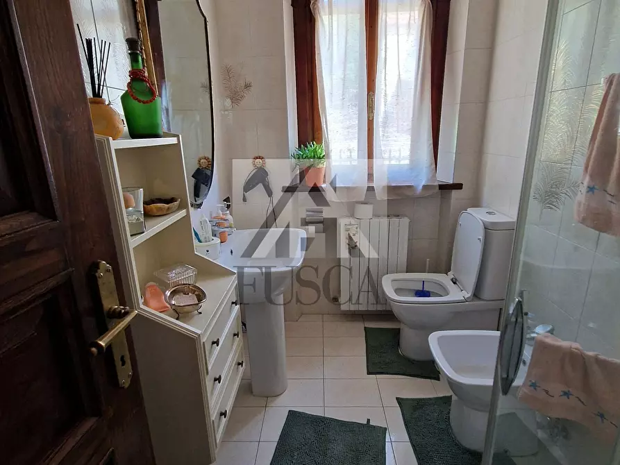 Immagine 41 di Villa in vendita  in via vecchia i a Lucca