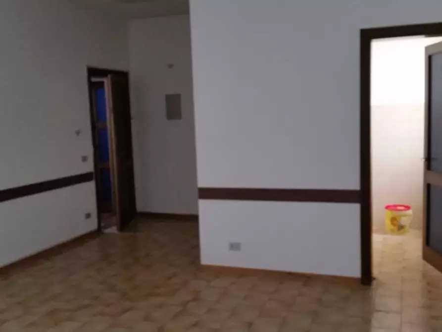 Immagine 15 di Ufficio in vendita  in Viale G. Puccini a Lucca