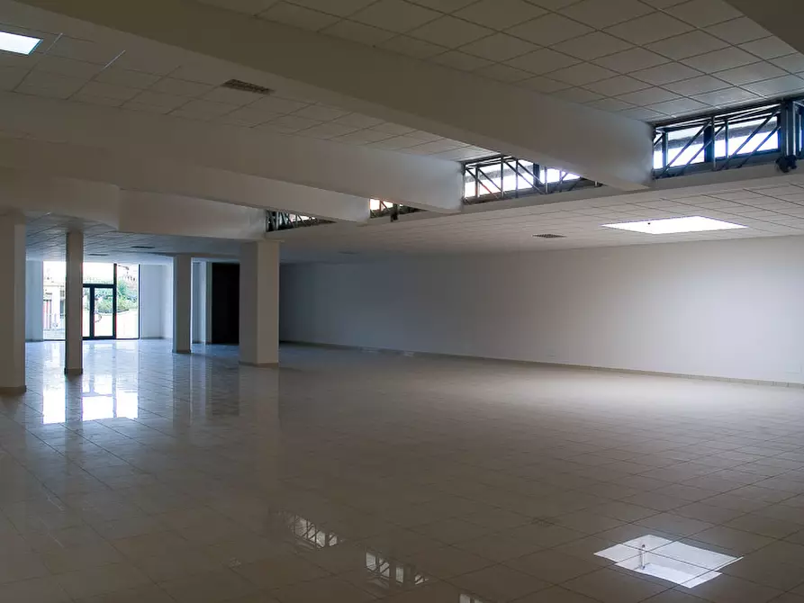 Immagine 7 di Locale commerciale in affitto  in Via Comunale Selmi a Lucca