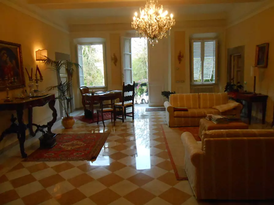 Immagine 7 di Villa in vendita  in Via Francesco Ferraris a Lucca