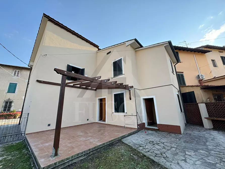 Immagine 2 di Villa in vendita  in Via dei Landucci a Lucca
