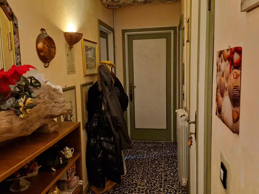 Immagine 6 di Pentalocale in vendita  in Via Fregionaia a Lucca