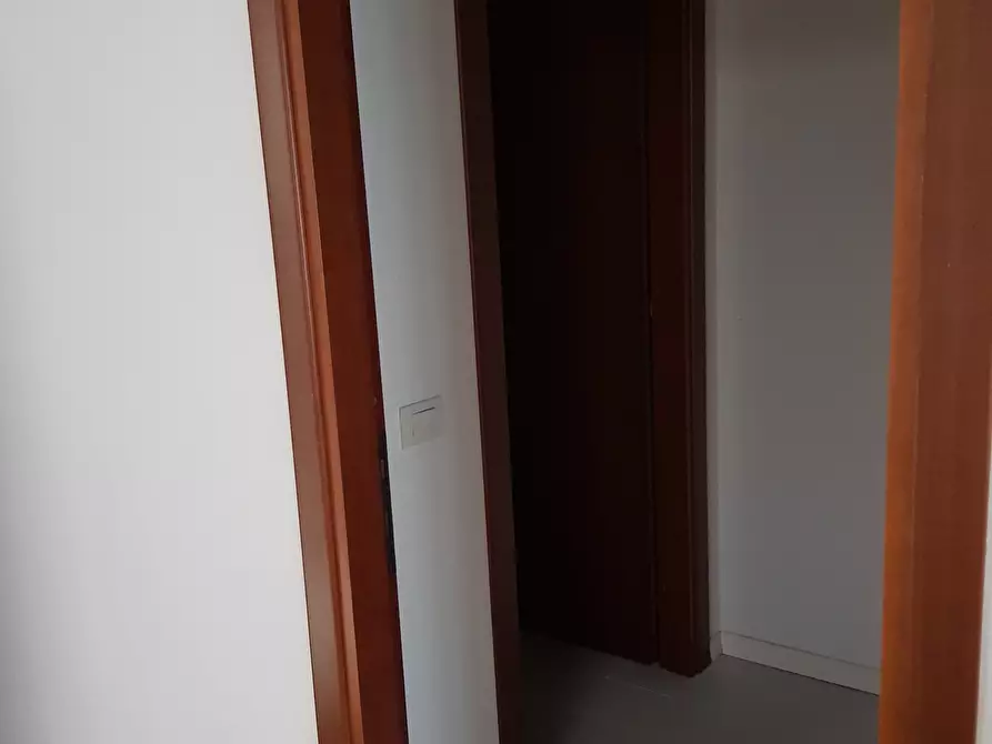 Immagine 11 di Ufficio in vendita  in Via de gasperi a Lucca