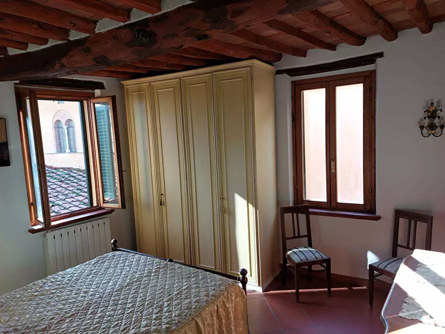 Immagine 12 di Appartamento in vendita  in Via del Toro a Lucca