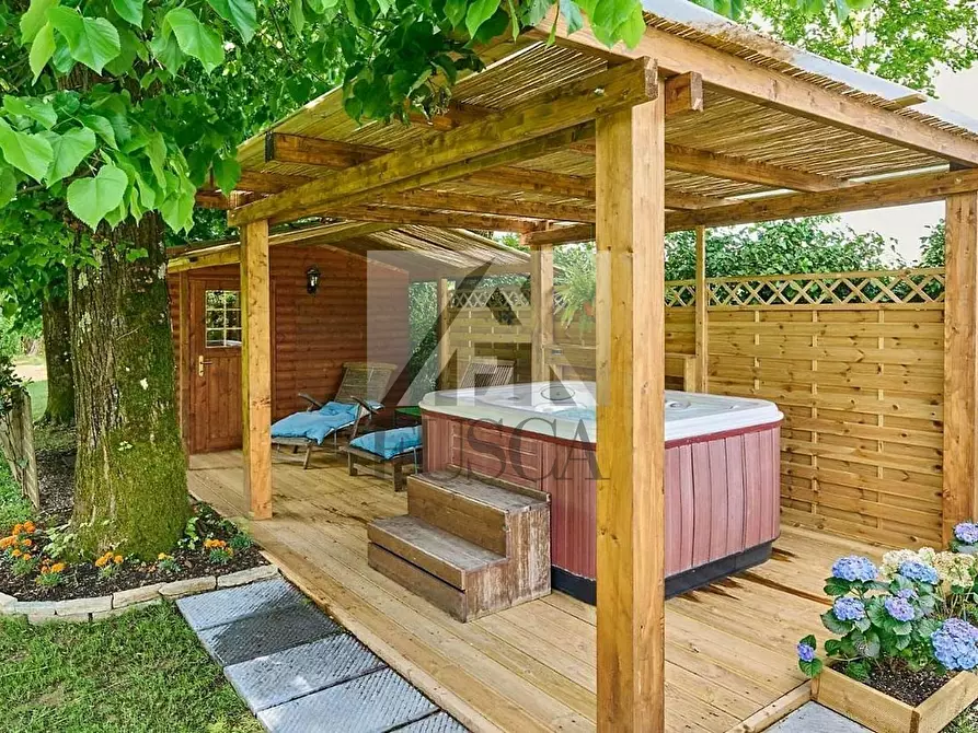 Immagine 43 di Villa in vendita  in Via Barsotto a Lucca