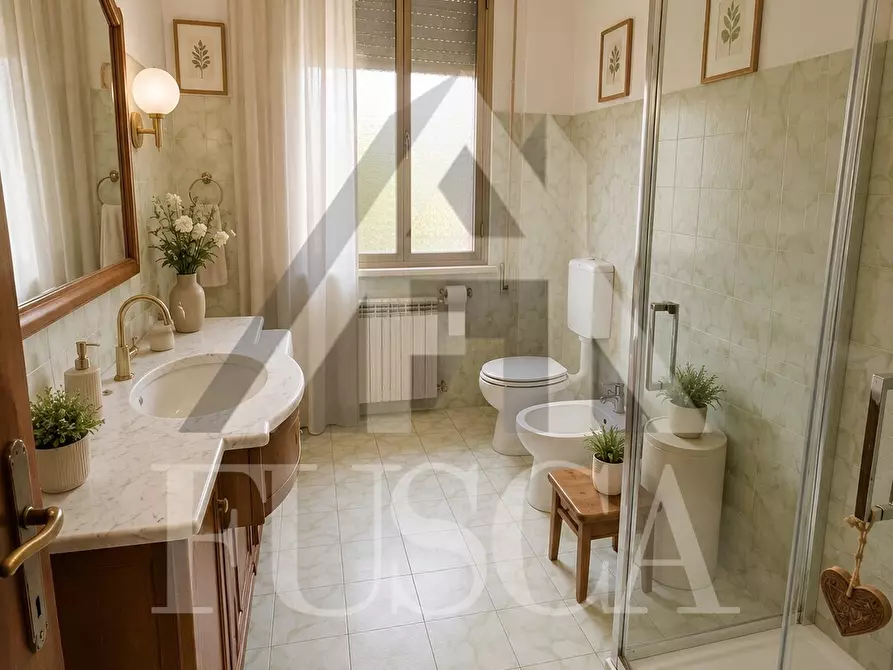 Immagine 9 di Villa in vendita  in Via G. Amendola a Lucca