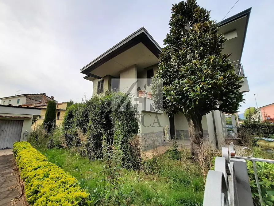 Immagine 14 di Villa in vendita  in Traversa III Via Romana a Lucca