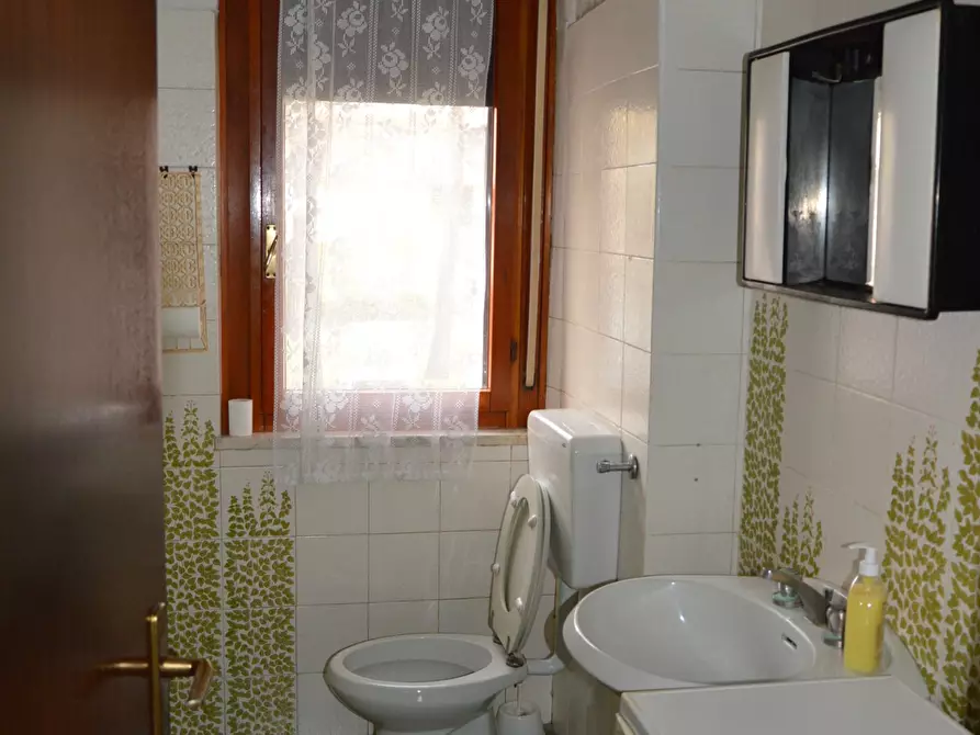 Immagine 17 di Pentalocale in vendita  in Via Giacomo Matteotti 405 a Lucca