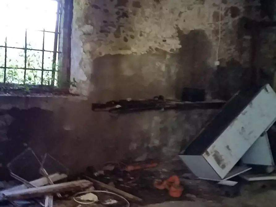 Immagine 25 di Rustico / casale in vendita  in bocconi a Lucca