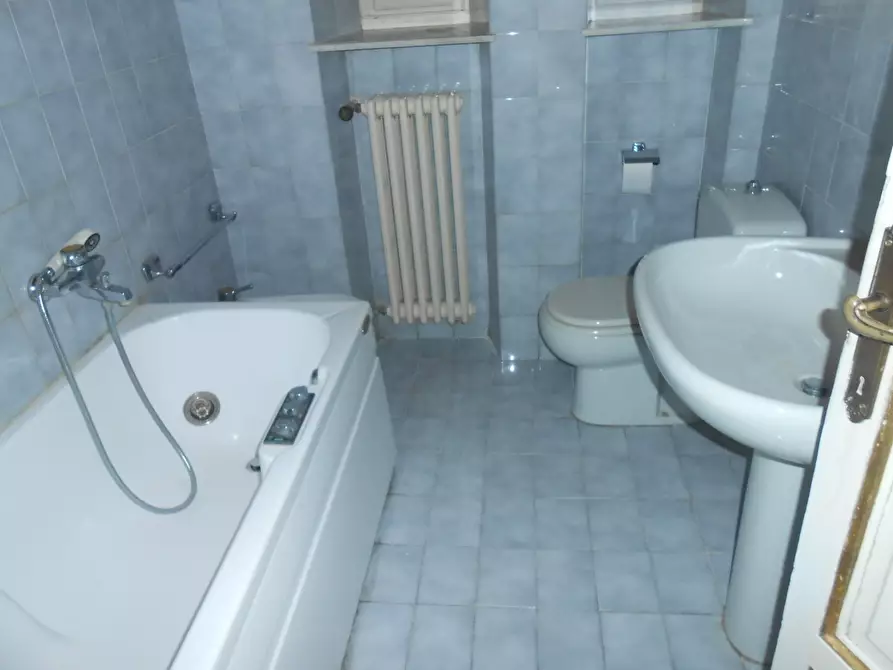 Immagine 10 di Villa in vendita  in Viale Guglielmo Marconi a Lucca