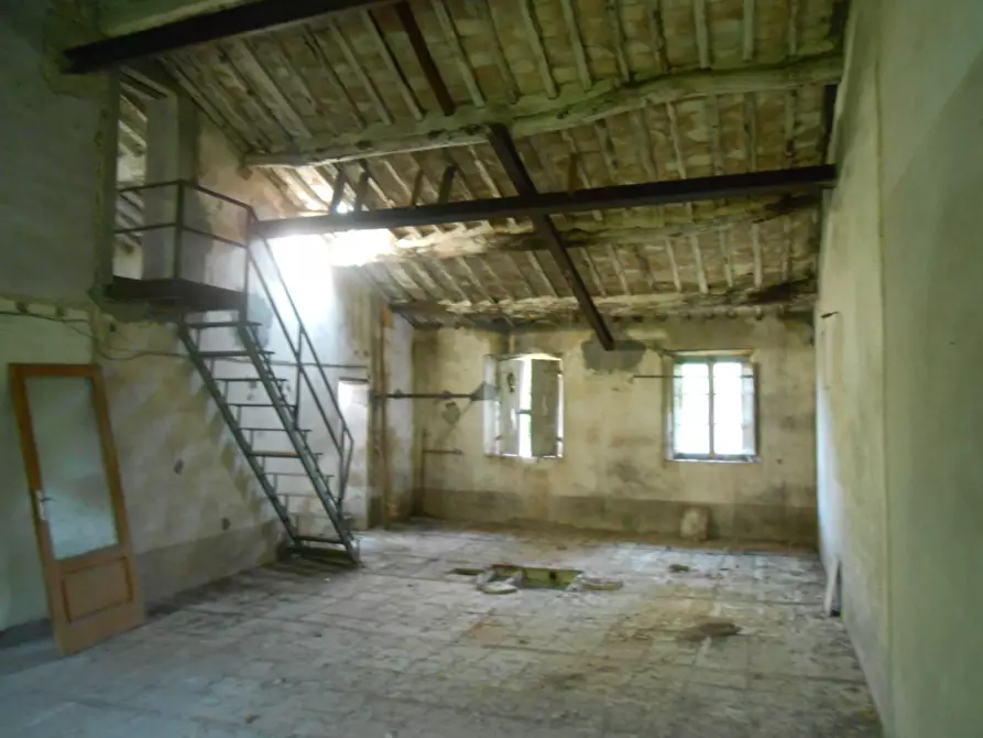 Immagine 26 di Rustico / casale in vendita  in via della pieve a Capannori