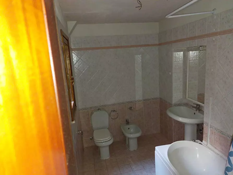 Immagine 8 di Appartamento in vendita  in Via del Toro a Lucca