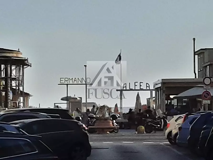 Immagine 11 di Palazzo in vendita  in via carrara 23 a Viareggio