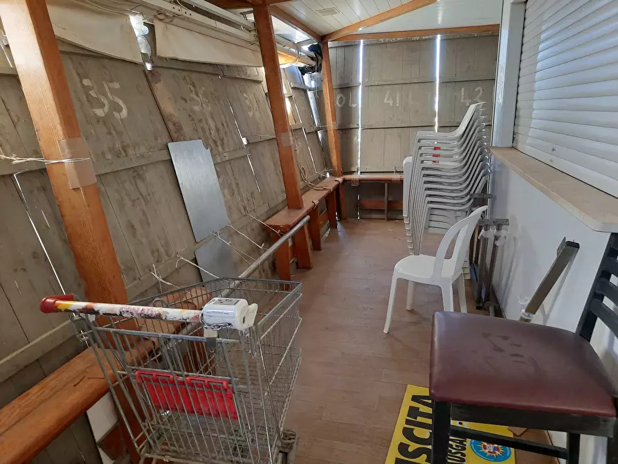 Immagine 15 di Attività commerciale in vendita  in Viale Regina Margherita a Viareggio