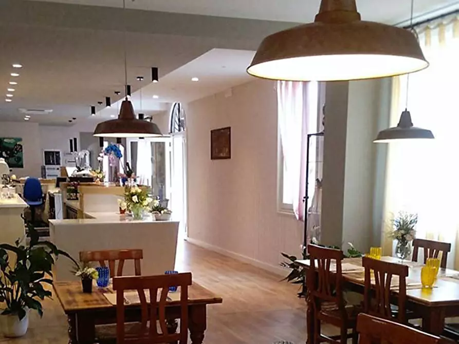 Immagine 12 di Bar / Ristorante in vendita  in Viale Castruccio Castracani a Lucca