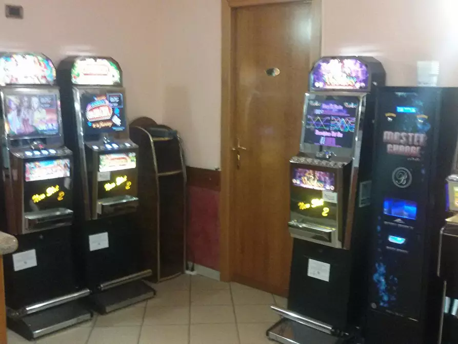 Immagine 3 di Tabaccheria in vendita  in Piazza dei Servi a Lucca