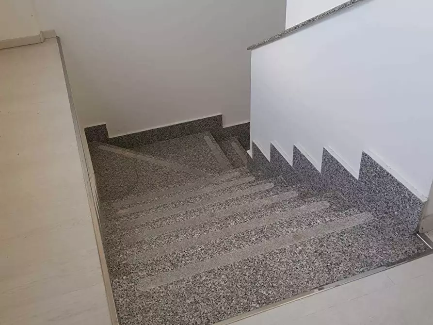 Immagine 6 di Ufficio in affitto  in Viale Castruccio Castracani a Lucca