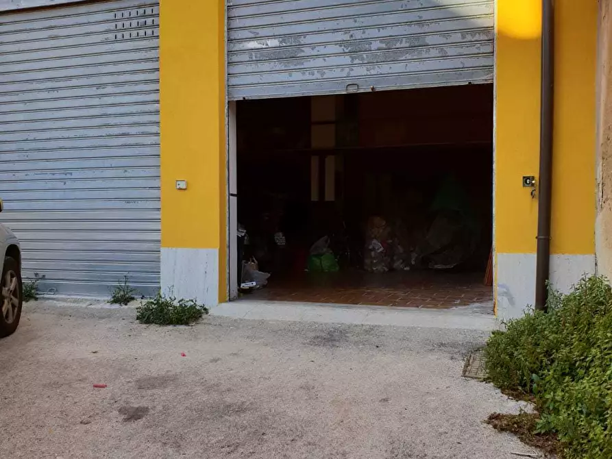 Immagine 2 di Magazzino in vendita  a Siracusa