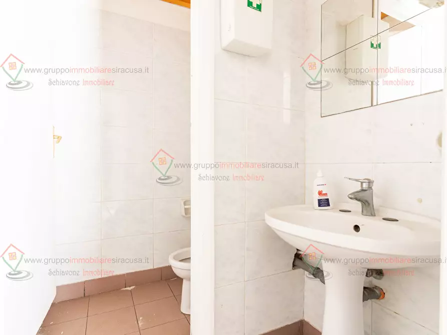 Immagine 5 di Locale commerciale in vendita  a Siracusa