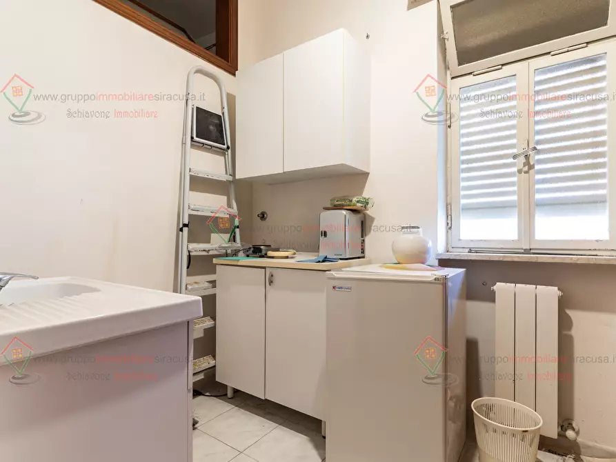 Immagine 11 di Pentalocale in affitto  a Siracusa