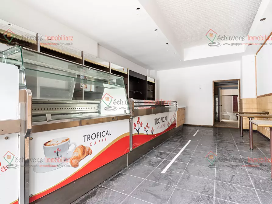 Immagine 2 di Locale commerciale in vendita  a Siracusa