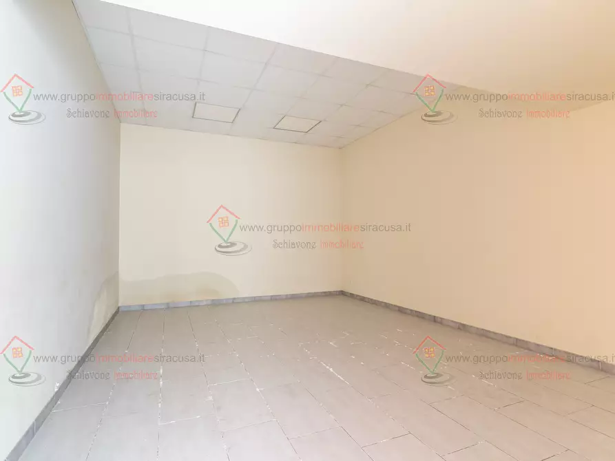 Immagine 11 di Locale commerciale in vendita  a Siracusa