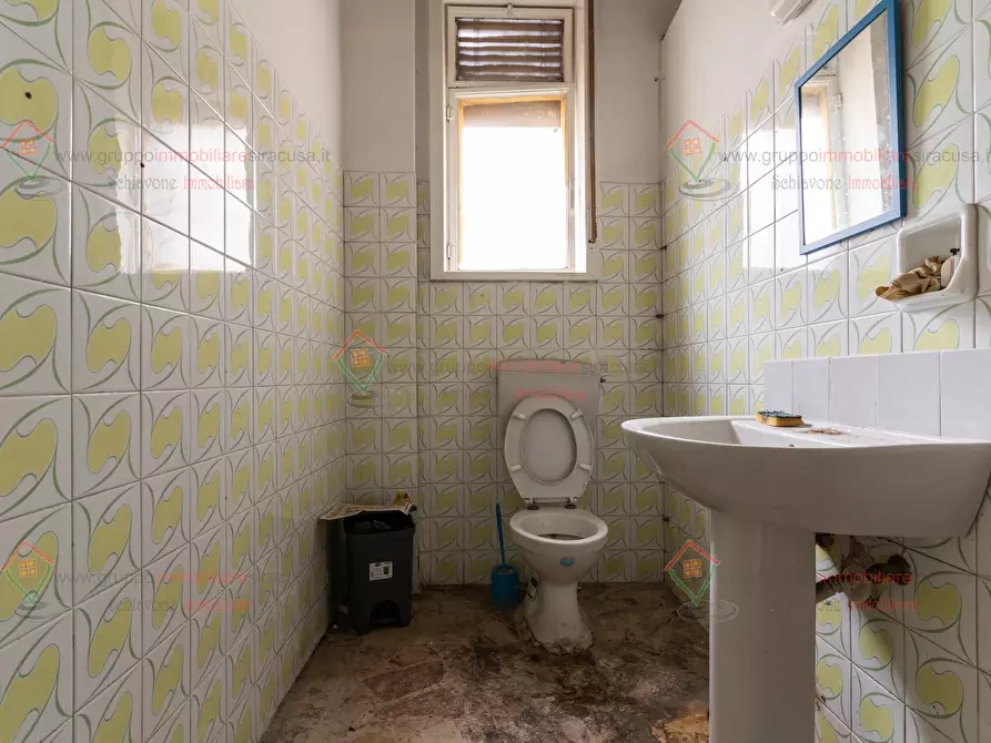 Immagine 8 di Locale commerciale in affitto  a Siracusa