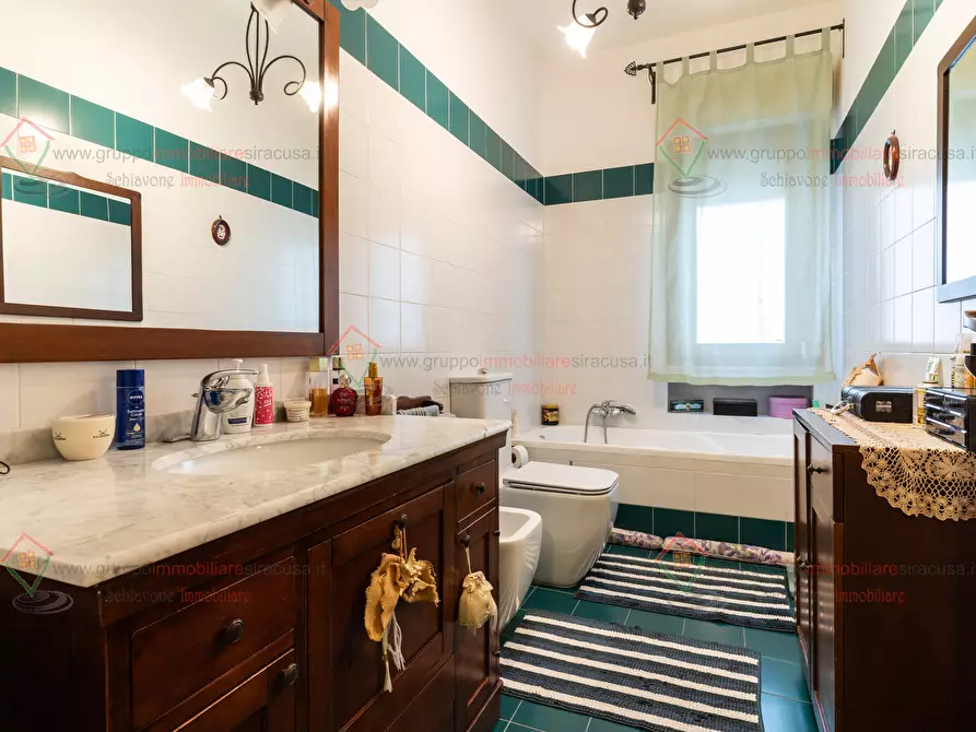Immagine 11 di Trilocale in vendita  a Siracusa