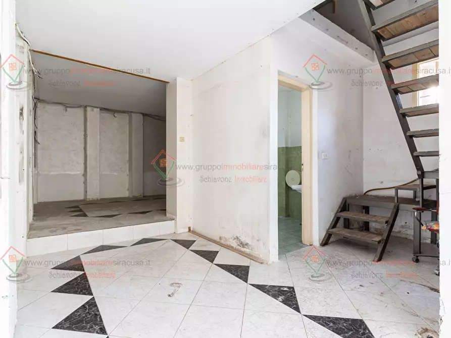 Immagine 6 di Locale commerciale in vendita  a Siracusa