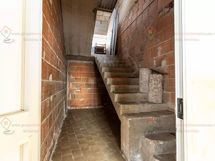 Immagine 7 di Locale commerciale in vendita  a Priolo Gargallo