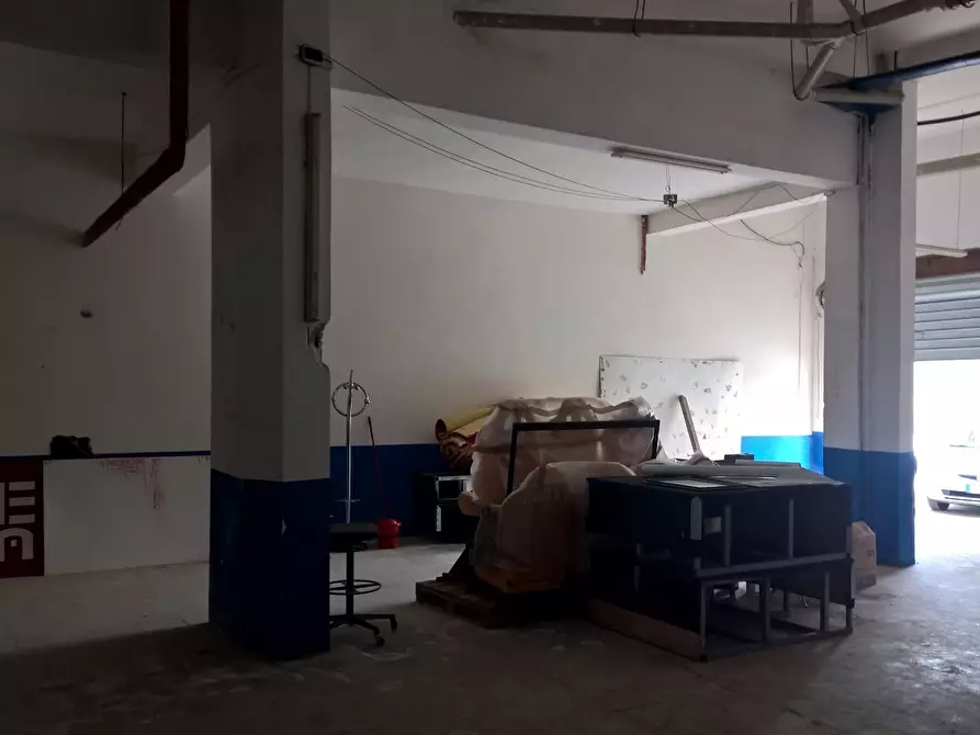 Immagine 3 di Magazzino in vendita  a Siracusa