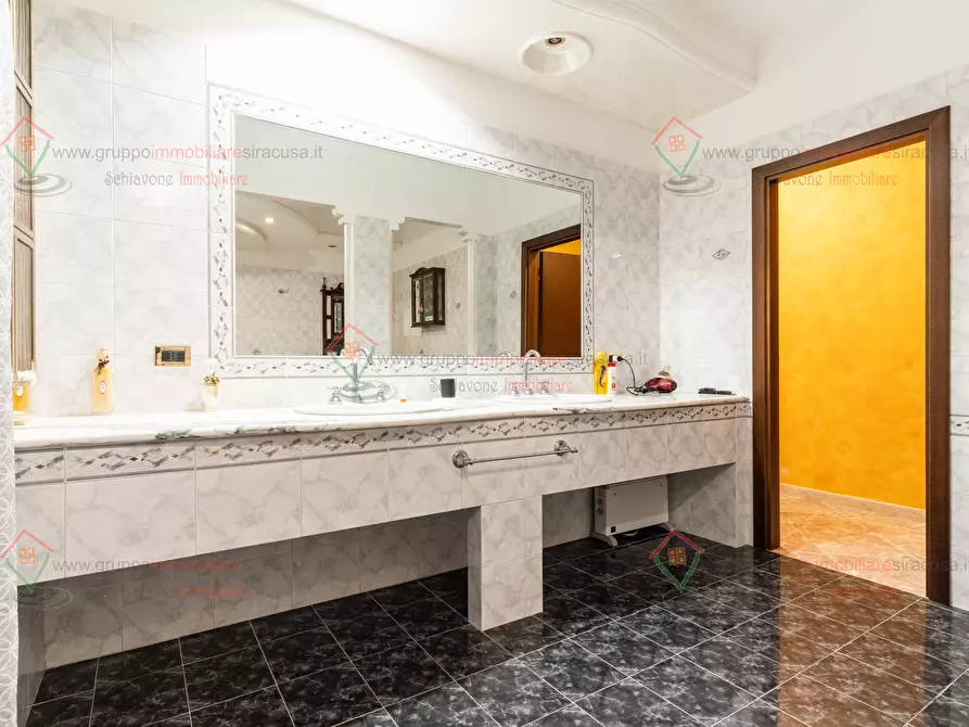 Immagine 39 di Villa in vendita  a Siracusa