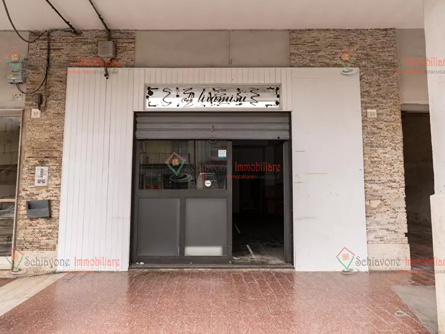 Immagine 11 di Locale commerciale in vendita  a Siracusa