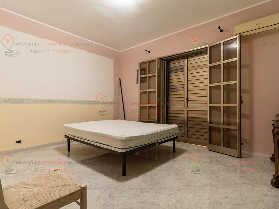 Immagine 41 di Villa in vendita  a Siracusa