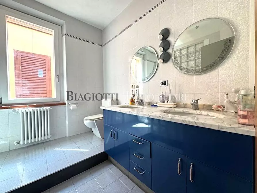 Immagine 26 di Villa in vendita  a Livorno