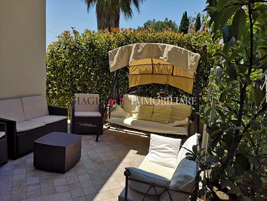 Immagine 24 di Villa in vendita  a Livorno