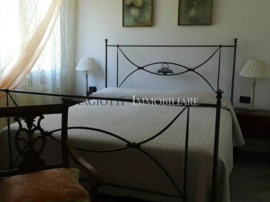 Immagine 17 di Villa in vendita  a Livorno