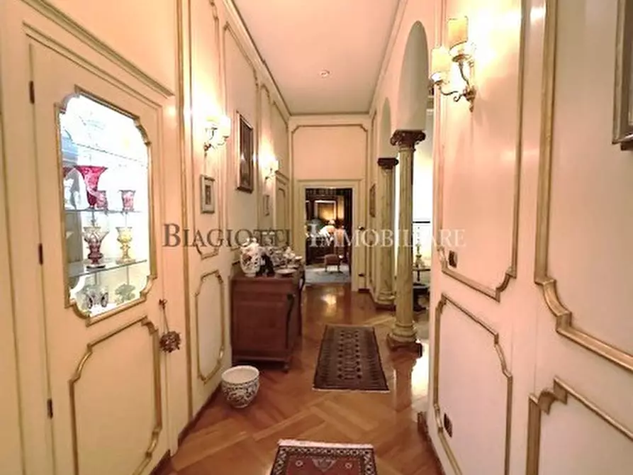 Immagine 2 di Pentalocale in vendita  in viale italia a Livorno