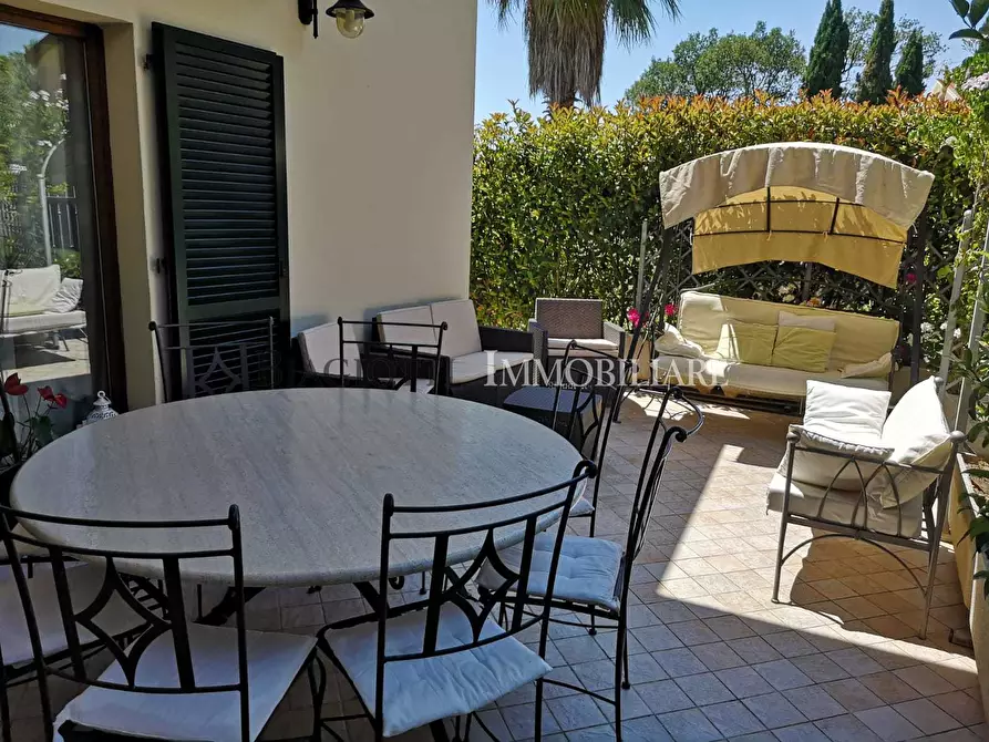 Immagine 16 di Villa in vendita  a Livorno