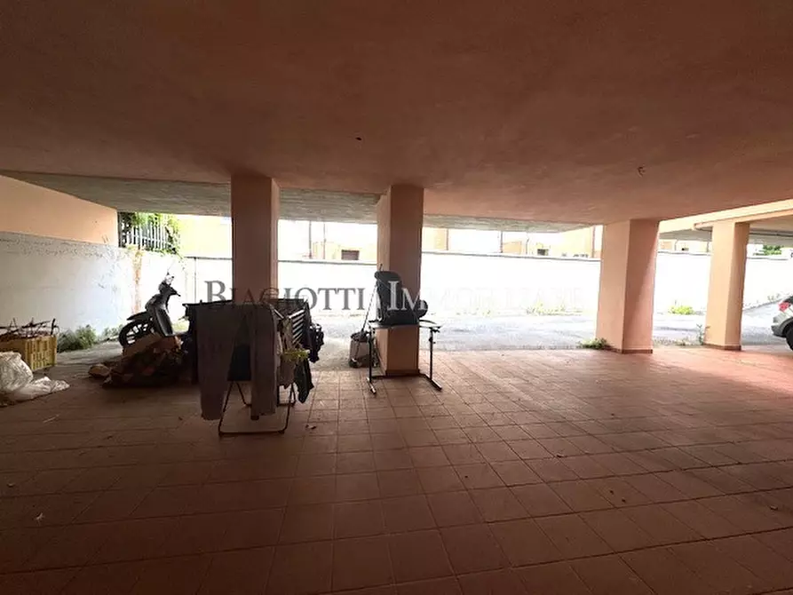 Immagine 43 di Villa in vendita  a Livorno