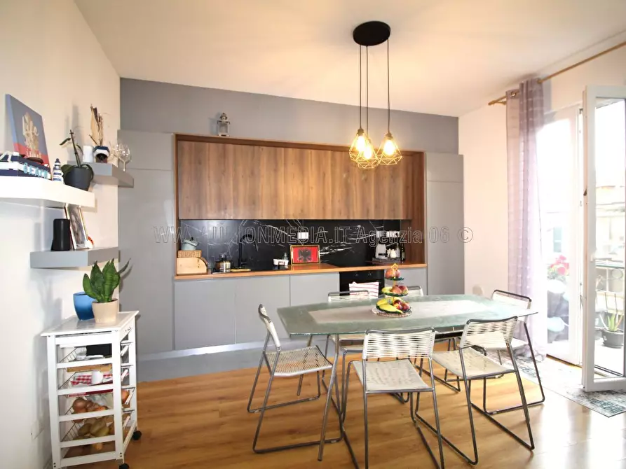 Immagine 1 di Appartamento in vendita  a Vezzano Ligure