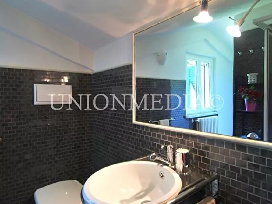 Immagine 71 di Villa in vendita  in Via cappuccini a Sarzana