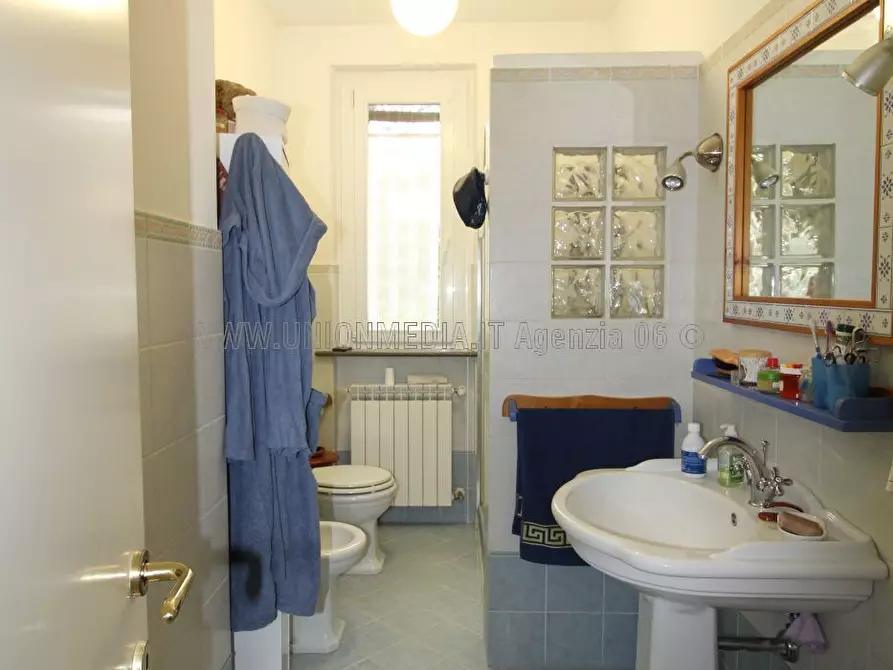 Immagine 8 di Casa indipendente in vendita  a Sarzana