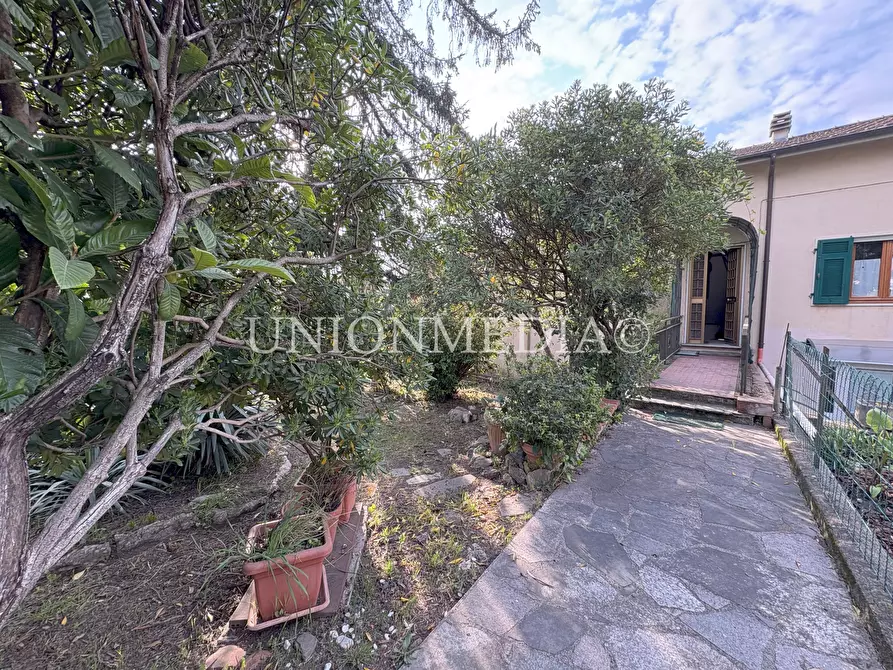 Immagine 2 di Casa semindipendente in vendita  in Viale Vittorio Alfieri 26 a Sarzana
