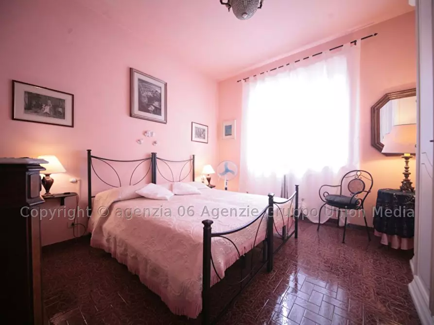 Immagine 9 di Casa semindipendente in vendita  a Sarzana